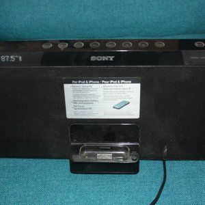 Sony Personal Audio Docking System radio ipod & iphone model no rdp-xf1001p
